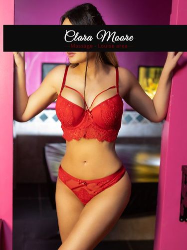 Clara Moore Photo 2